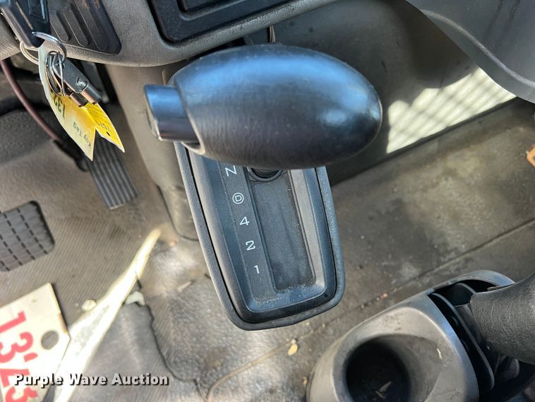 image for item DO8849 2012 International DuraStar 4300  flatbed truck