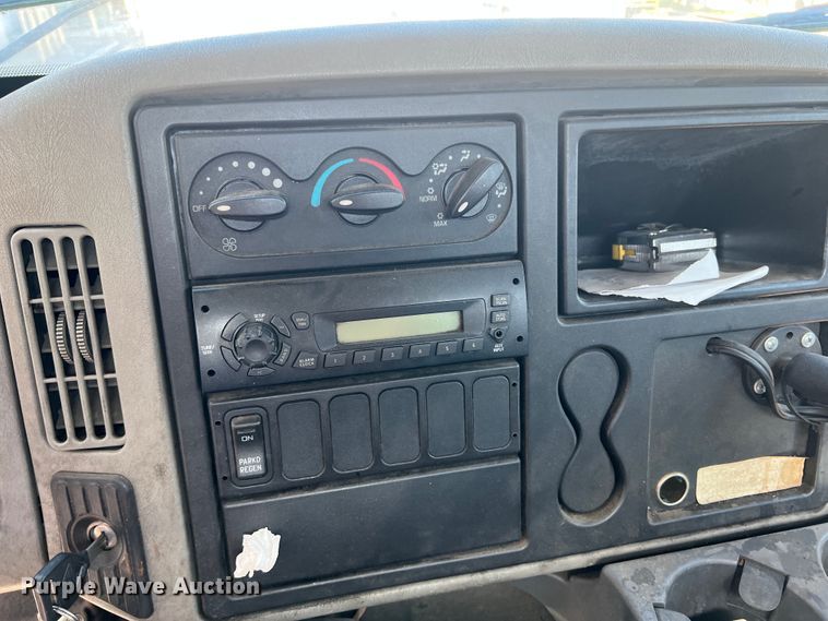 image for item DO8849 2012 International DuraStar 4300  flatbed truck