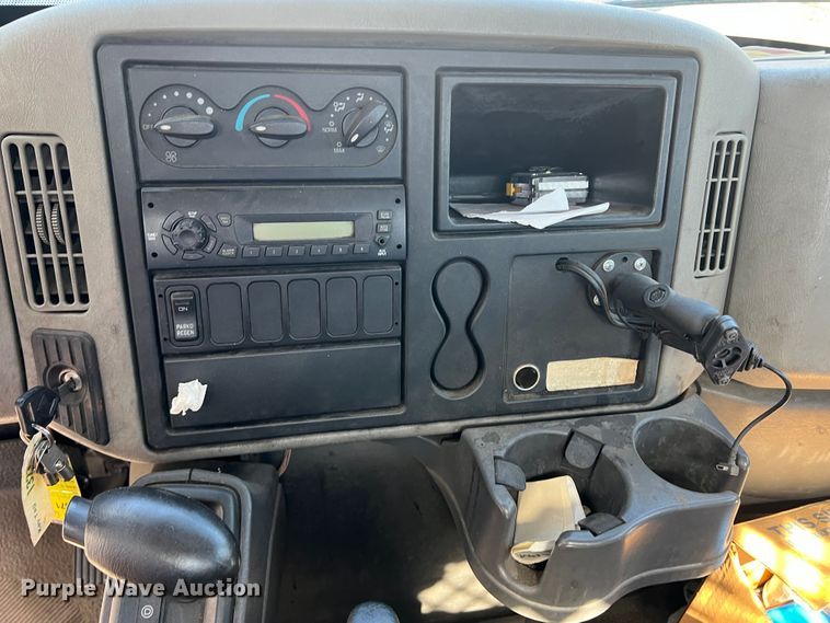 image for item DO8849 2012 International DuraStar 4300  flatbed truck