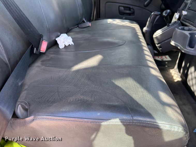 image for item DO8849 2012 International DuraStar 4300  flatbed truck