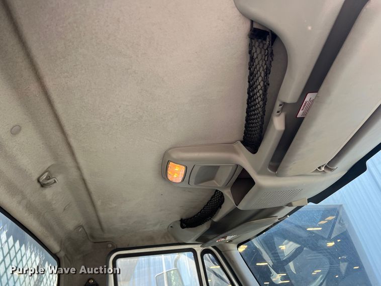 image for item DO8849 2012 International DuraStar 4300  flatbed truck