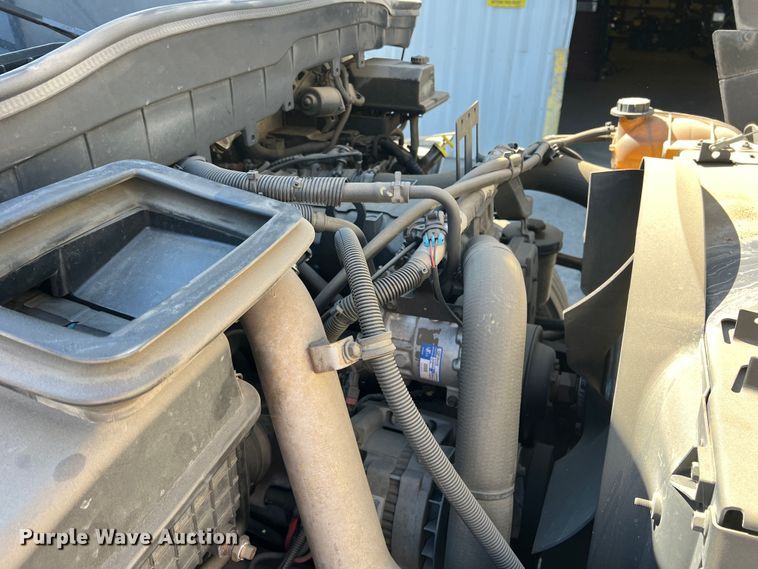 image for item DO8849 2012 International DuraStar 4300  flatbed truck