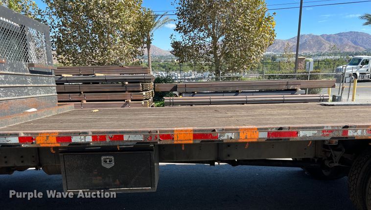 image for item DO8849 2012 International DuraStar 4300  flatbed truck