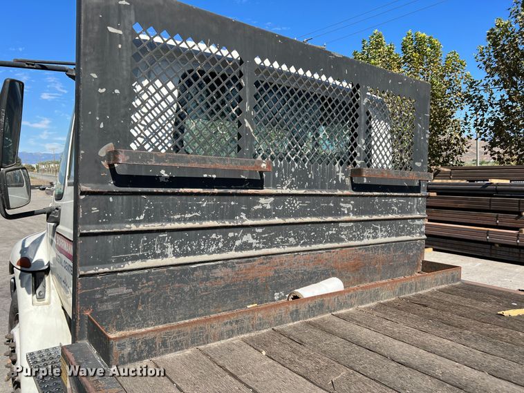 image for item DO8849 2012 International DuraStar 4300  flatbed truck