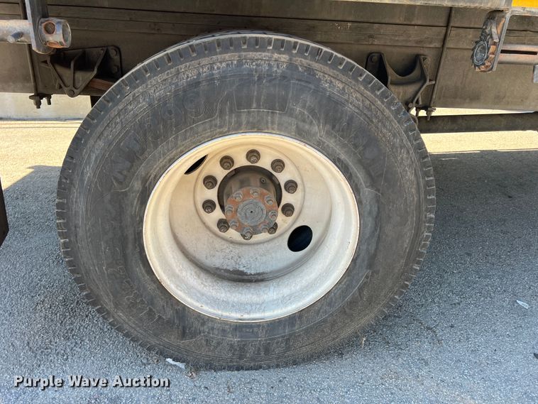 image for item DO8849 2012 International DuraStar 4300  flatbed truck