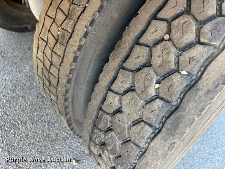 image for item DO8849 2012 International DuraStar 4300  flatbed truck