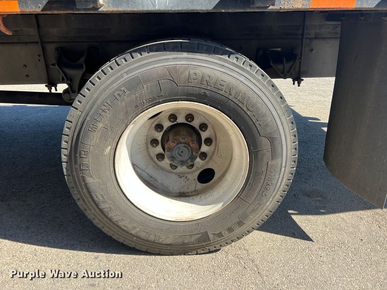 image for item DO8849 2012 International DuraStar 4300  flatbed truck