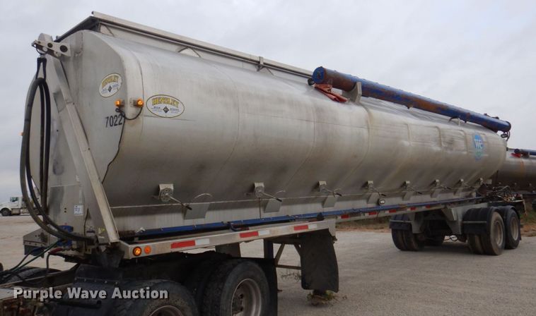 image for item DP0370 2011 Hensley ATLW-36-32-8  feed delivery trailer