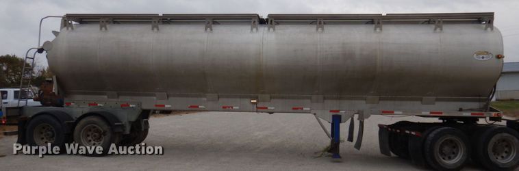 image for item DP0370 2011 Hensley ATLW-36-32-8  feed delivery trailer