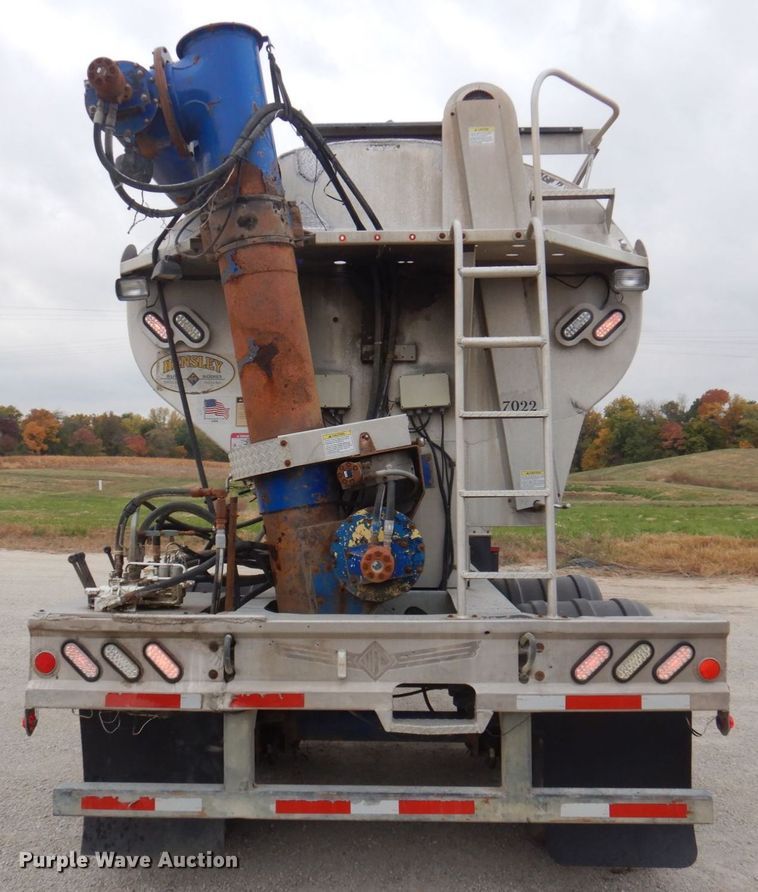 image for item DP0370 2011 Hensley ATLW-36-32-8  feed delivery trailer