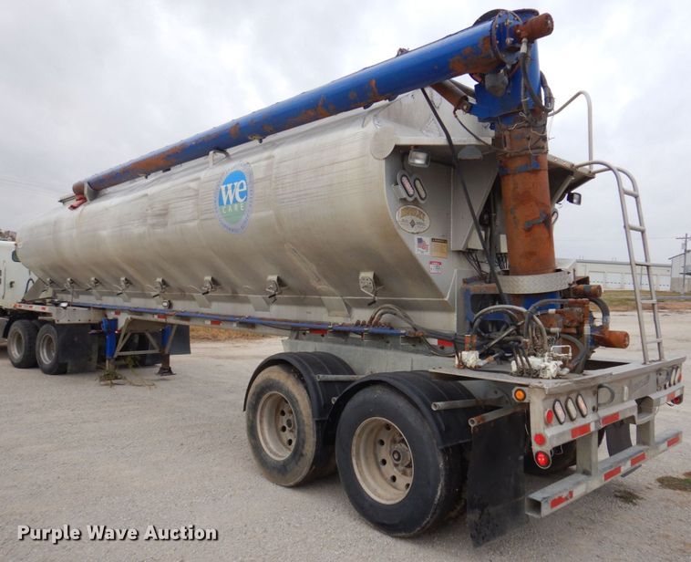 image for item DP0370 2011 Hensley ATLW-36-32-8  feed delivery trailer