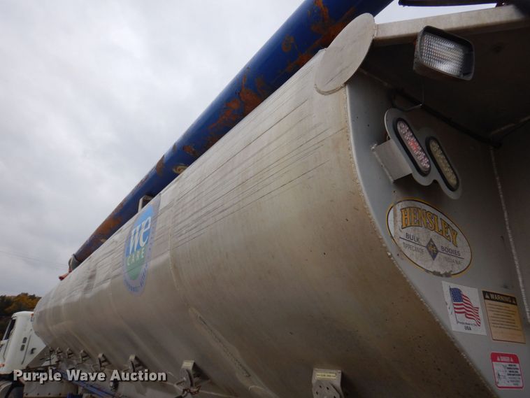 image for item DP0370 2011 Hensley ATLW-36-32-8  feed delivery trailer