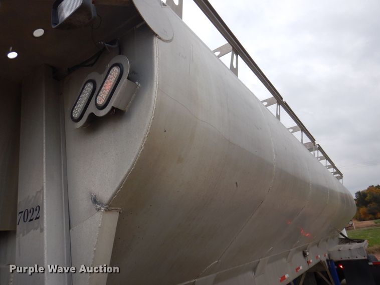 image for item DP0370 2011 Hensley ATLW-36-32-8  feed delivery trailer