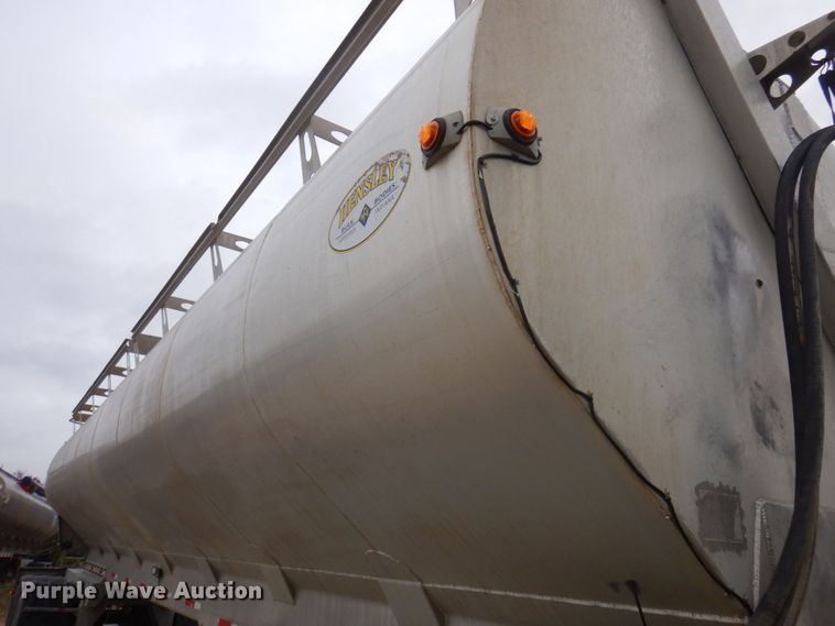 image for item DP0370 2011 Hensley ATLW-36-32-8  feed delivery trailer