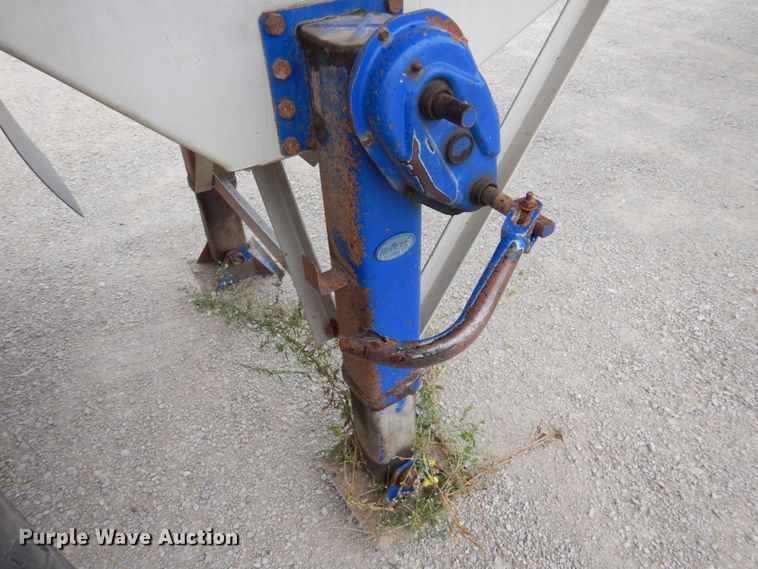 image for item DP0370 2011 Hensley ATLW-36-32-8  feed delivery trailer