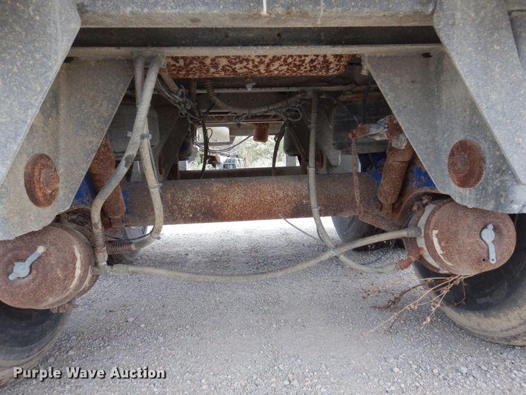 image for item DP0370 2011 Hensley ATLW-36-32-8  feed delivery trailer