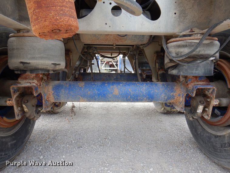 image for item DP0370 2011 Hensley ATLW-36-32-8  feed delivery trailer