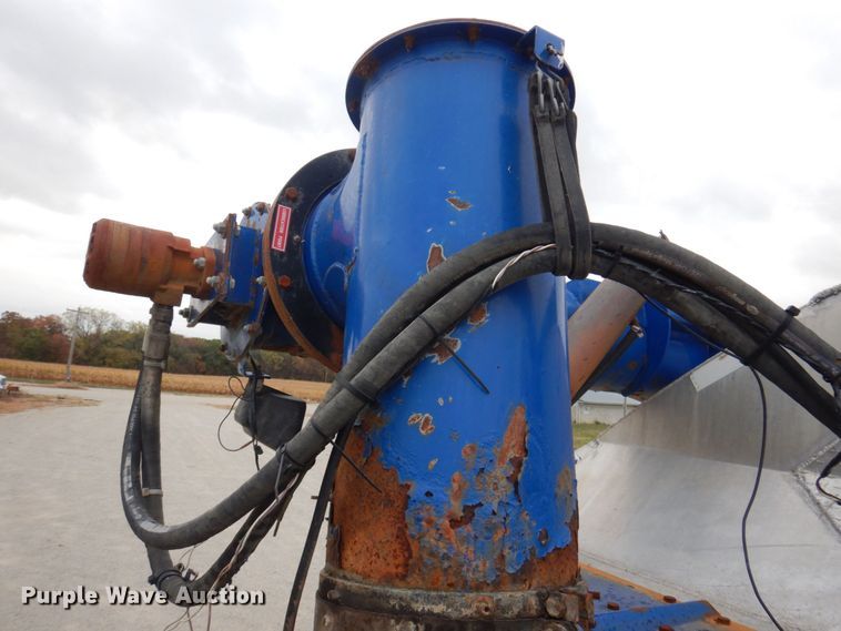 image for item DP0370 2011 Hensley ATLW-36-32-8  feed delivery trailer