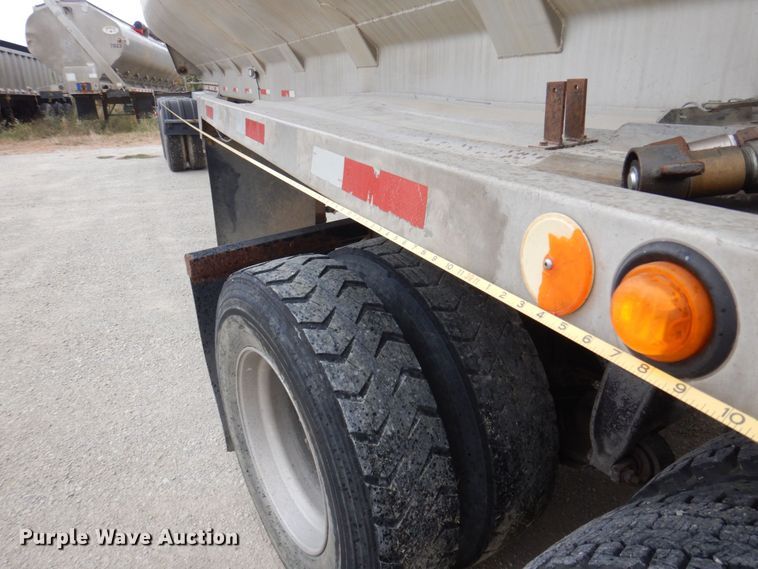 image for item DP0370 2011 Hensley ATLW-36-32-8  feed delivery trailer