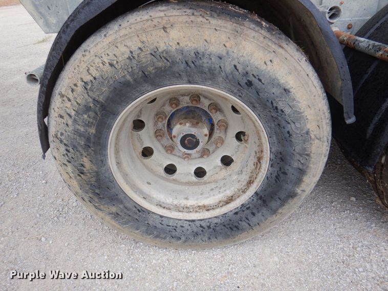 image for item DP0370 2011 Hensley ATLW-36-32-8  feed delivery trailer