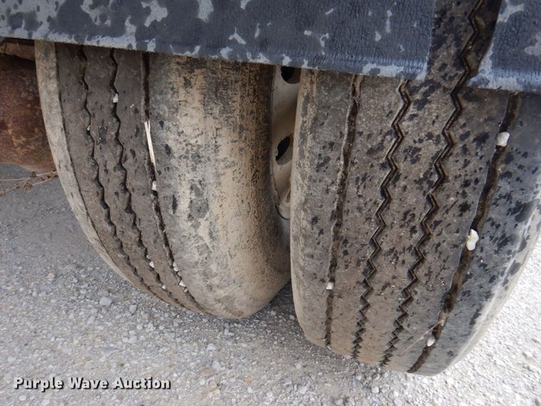 image for item DP0370 2011 Hensley ATLW-36-32-8  feed delivery trailer