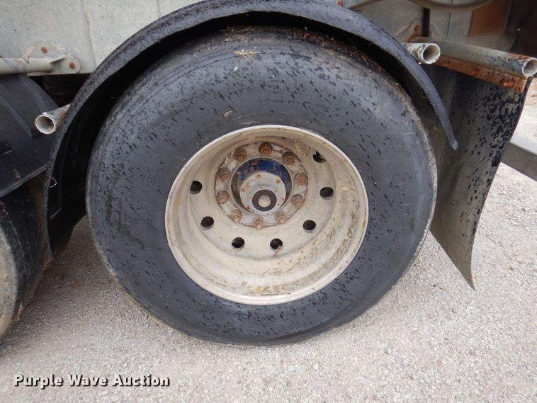 image for item DP0370 2011 Hensley ATLW-36-32-8  feed delivery trailer