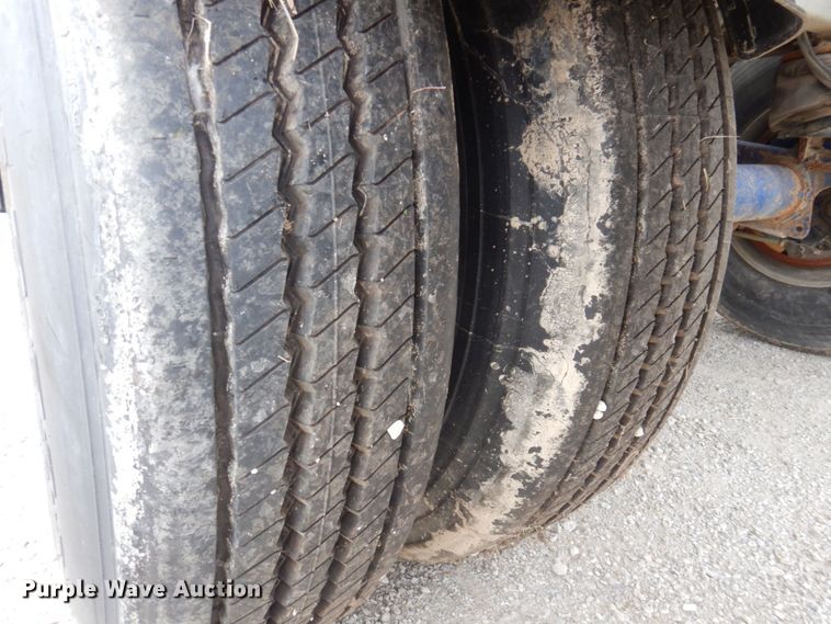 image for item DP0370 2011 Hensley ATLW-36-32-8  feed delivery trailer