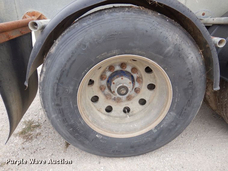 image for item DP0370 2011 Hensley ATLW-36-32-8  feed delivery trailer