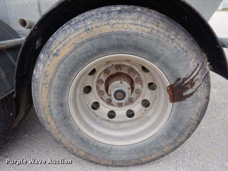 image for item DP0370 2011 Hensley ATLW-36-32-8  feed delivery trailer