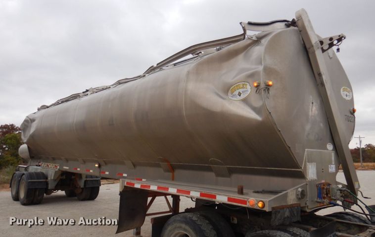image for item DP0371 2011 Hensley ATLW-36-32-8  feed delivery trailer