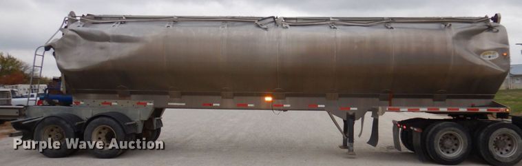 image for item DP0371 2011 Hensley ATLW-36-32-8  feed delivery trailer