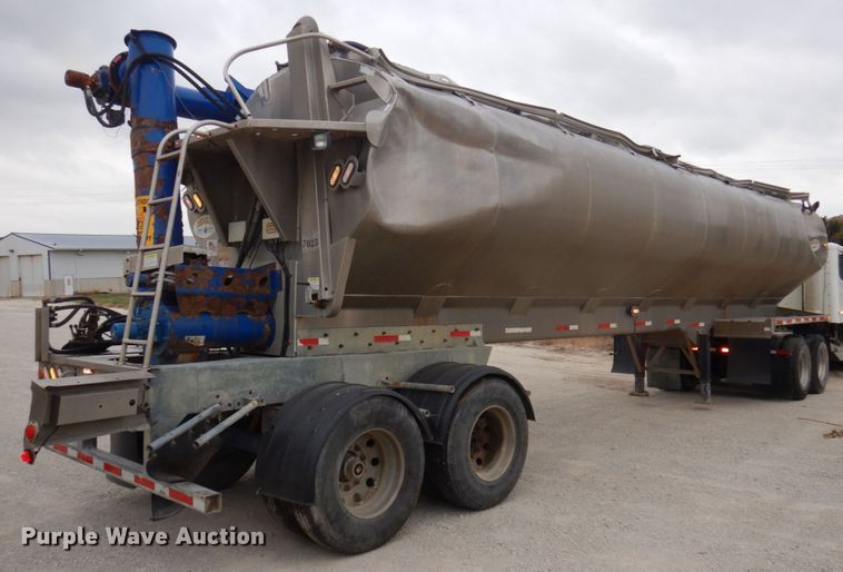 image for item DP0371 2011 Hensley ATLW-36-32-8  feed delivery trailer