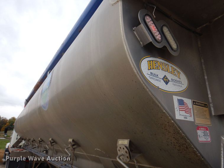 image for item DP0371 2011 Hensley ATLW-36-32-8  feed delivery trailer