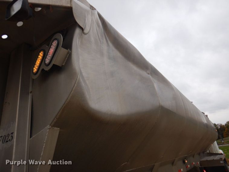 image for item DP0371 2011 Hensley ATLW-36-32-8  feed delivery trailer