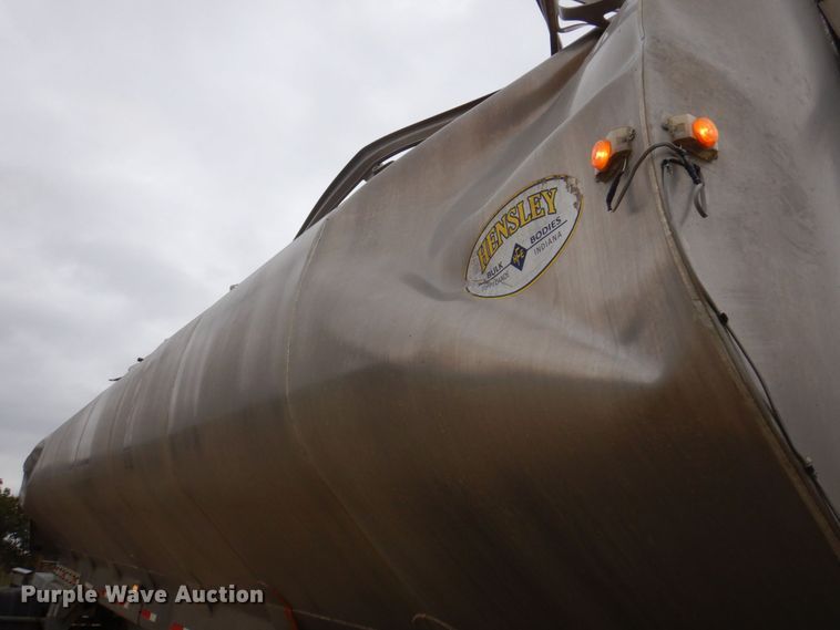 image for item DP0371 2011 Hensley ATLW-36-32-8  feed delivery trailer