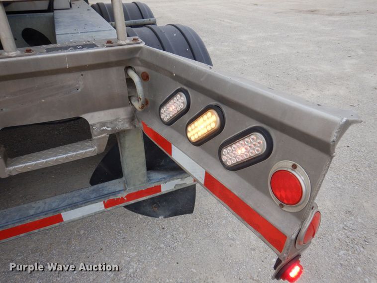 image for item DP0371 2011 Hensley ATLW-36-32-8  feed delivery trailer