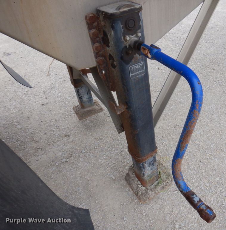 image for item DP0371 2011 Hensley ATLW-36-32-8  feed delivery trailer