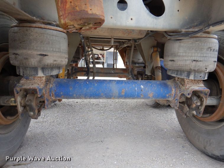 image for item DP0371 2011 Hensley ATLW-36-32-8  feed delivery trailer