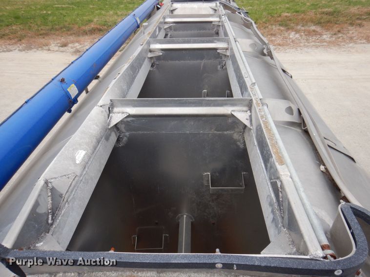 image for item DP0371 2011 Hensley ATLW-36-32-8  feed delivery trailer