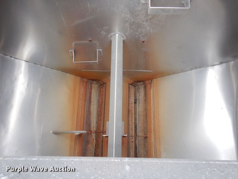 image for item DP0371 2011 Hensley ATLW-36-32-8  feed delivery trailer