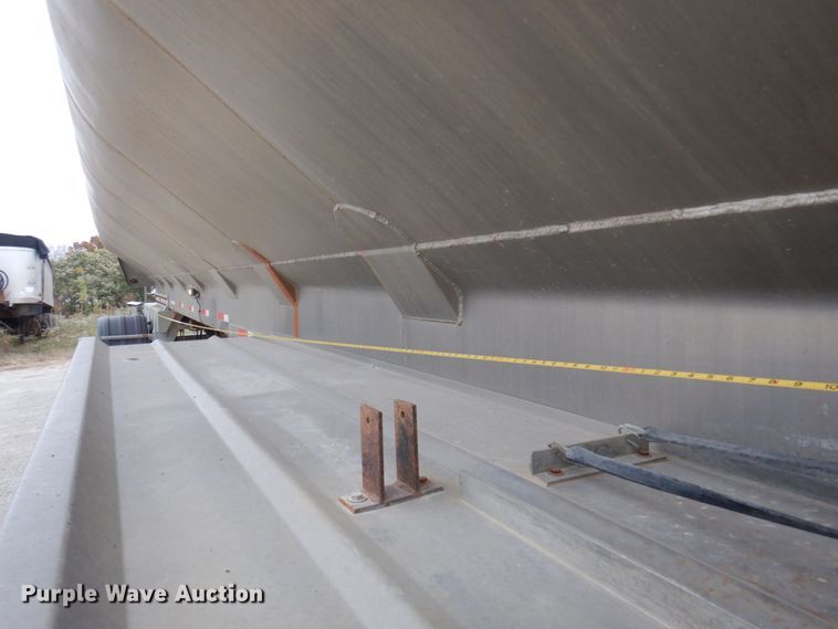 image for item DP0371 2011 Hensley ATLW-36-32-8  feed delivery trailer