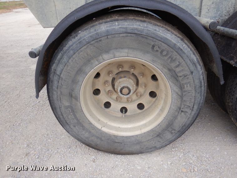 image for item DP0371 2011 Hensley ATLW-36-32-8  feed delivery trailer