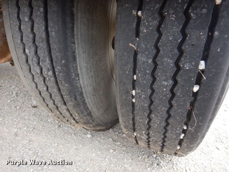 image for item DP0371 2011 Hensley ATLW-36-32-8  feed delivery trailer