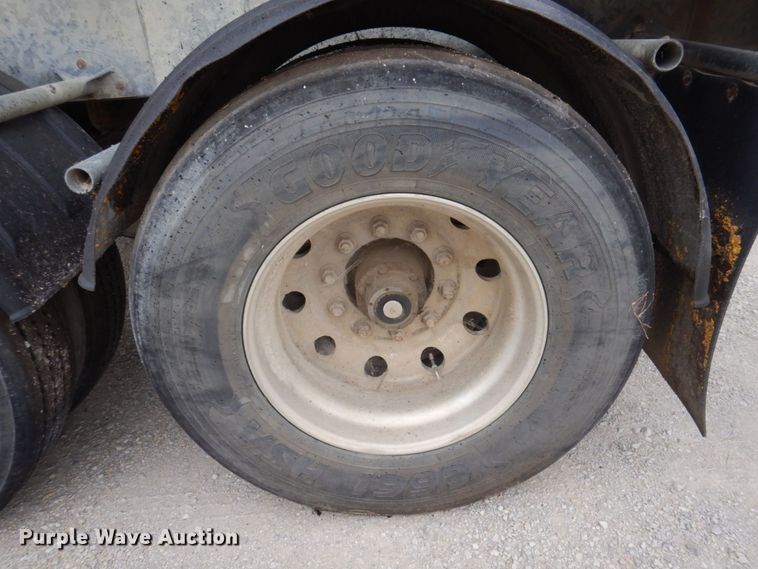 image for item DP0371 2011 Hensley ATLW-36-32-8  feed delivery trailer