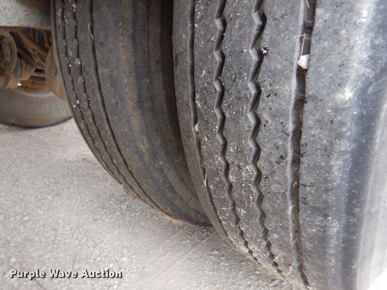 image for item DP0371 2011 Hensley ATLW-36-32-8  feed delivery trailer