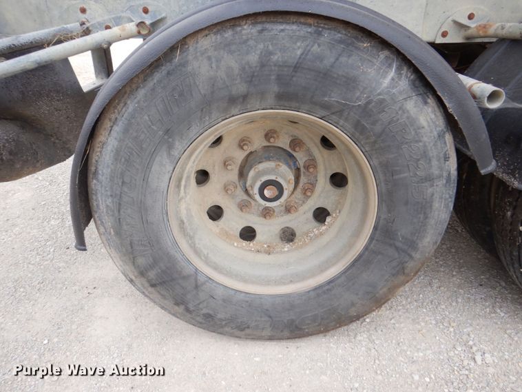 image for item DP0371 2011 Hensley ATLW-36-32-8  feed delivery trailer