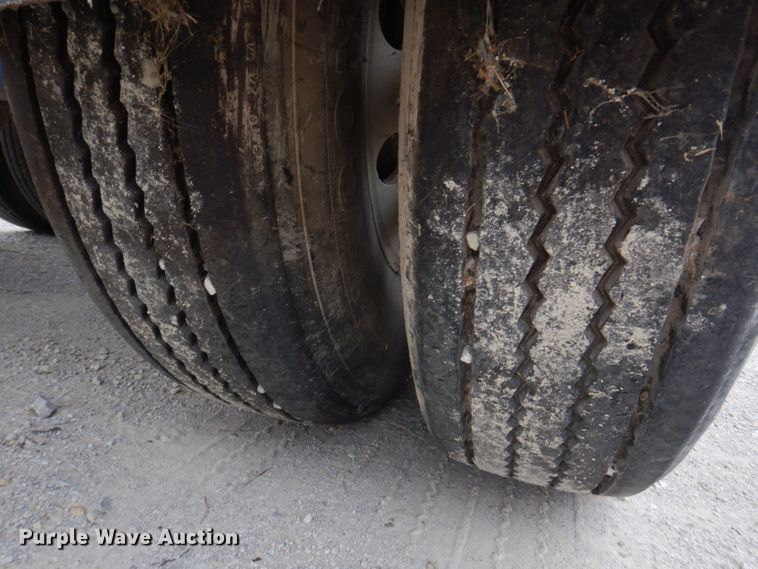 image for item DP0371 2011 Hensley ATLW-36-32-8  feed delivery trailer