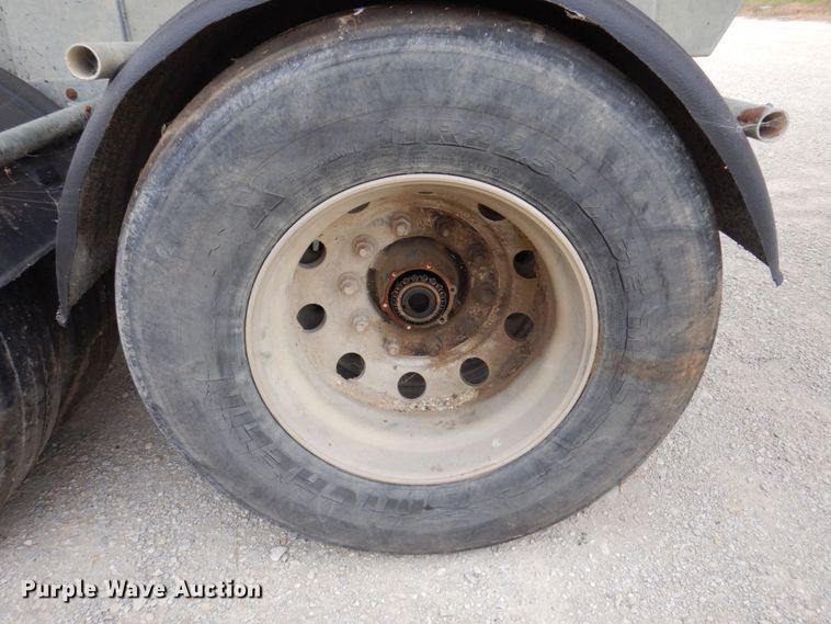 image for item DP0371 2011 Hensley ATLW-36-32-8  feed delivery trailer