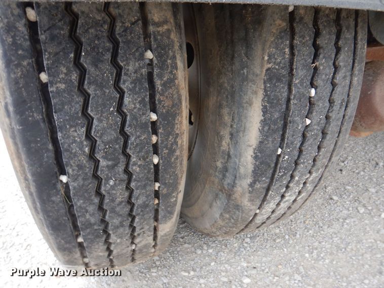 image for item DP0371 2011 Hensley ATLW-36-32-8  feed delivery trailer