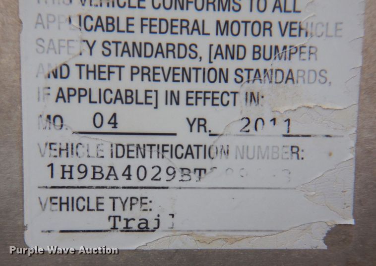 image for item DP0371 2011 Hensley ATLW-36-32-8  feed delivery trailer